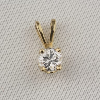 pre-owned-diamond-pendant