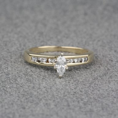 Pre-Owned-14-Karat-Yellow-Gold-Diamond-Engagement-Ring