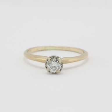 Pre-Owned 14 Karat Yellow Gold Diamond Solitair Engagement Ring