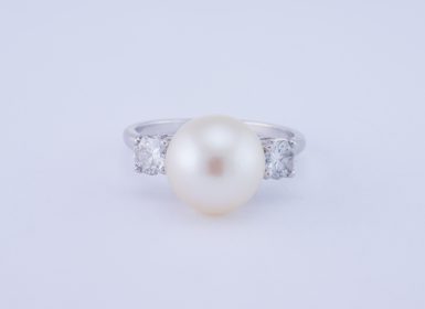 Vintage Platinum VS Diamond and Pearl Ring