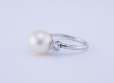 Vintage Platinum VS Diamond and Pearl Ring