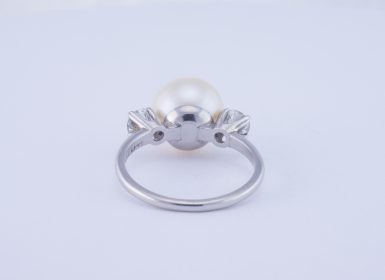 Vintage Platinum VS Diamond and Pearl Ring